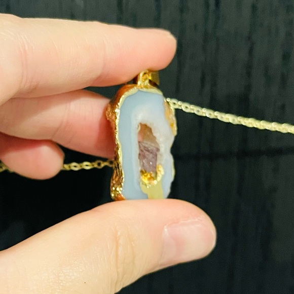 Electroplated Gold Agate with Phantom Amethyst Necklace - Picture 3 of 5
